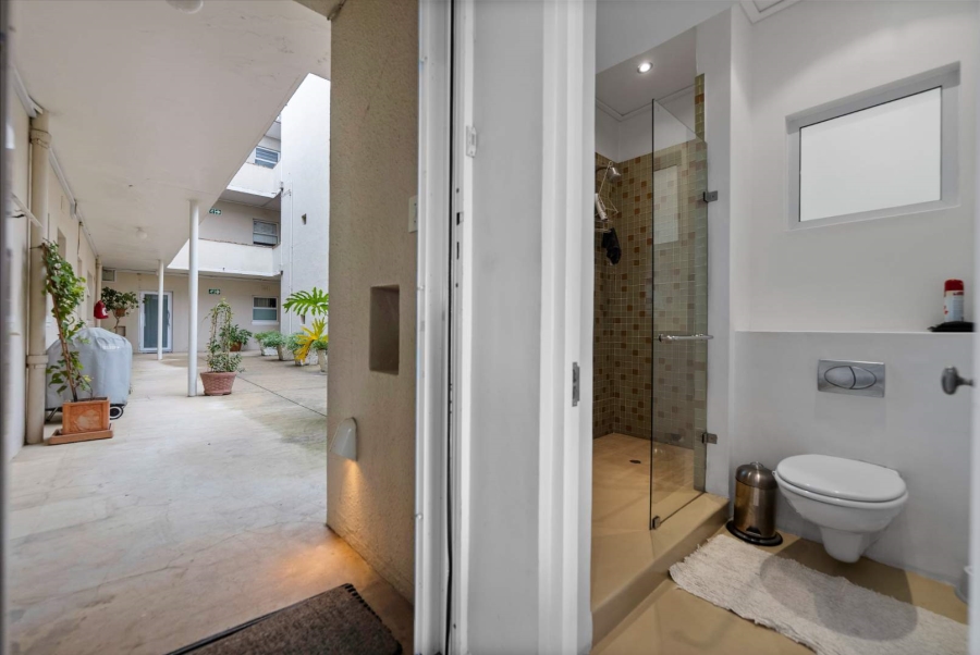 2 Bedroom Property for Sale in Oranjezicht Western Cape